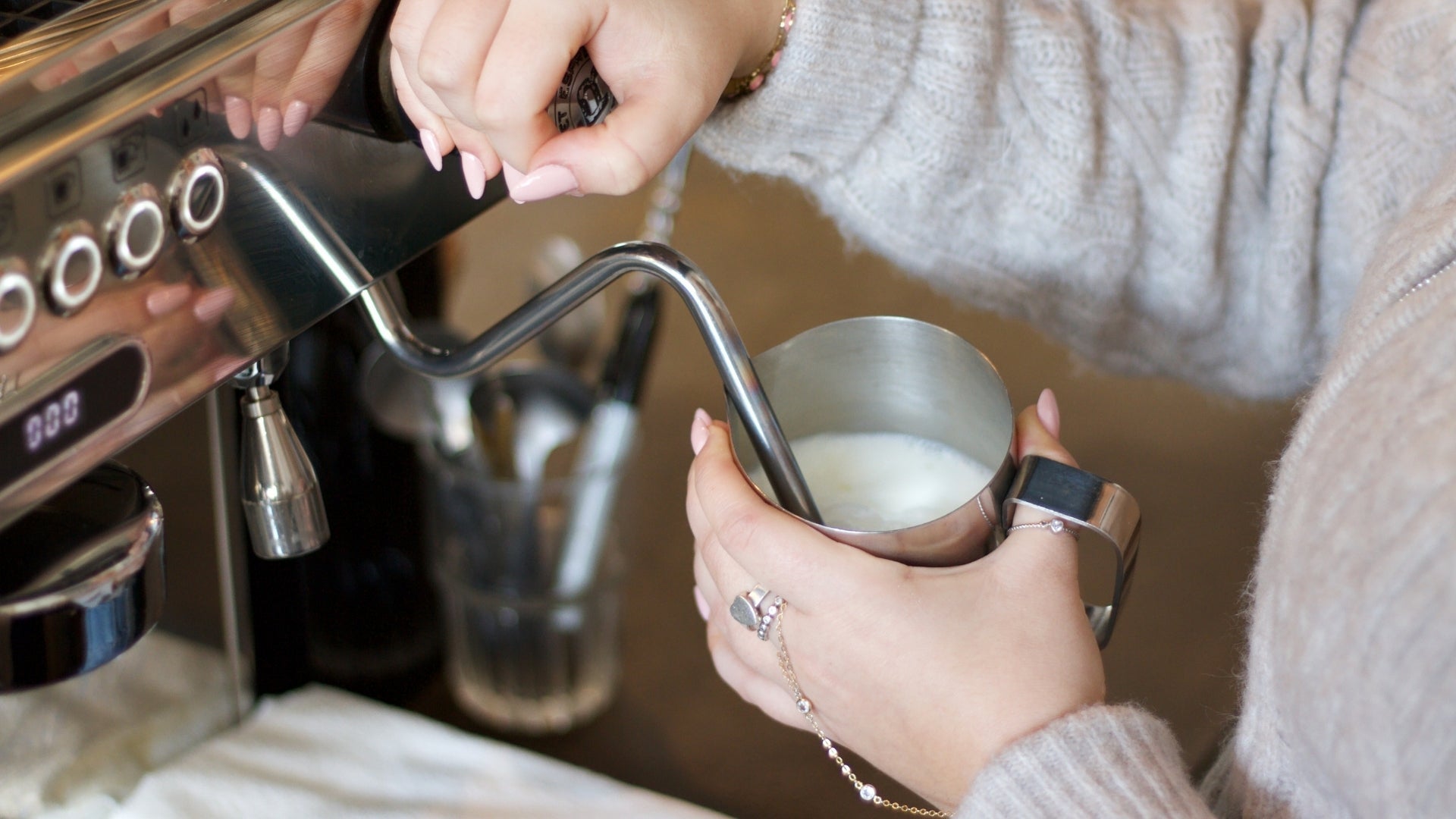 6 erreurs principales à éviter pour faire mousser son lait à latte - Café Barista